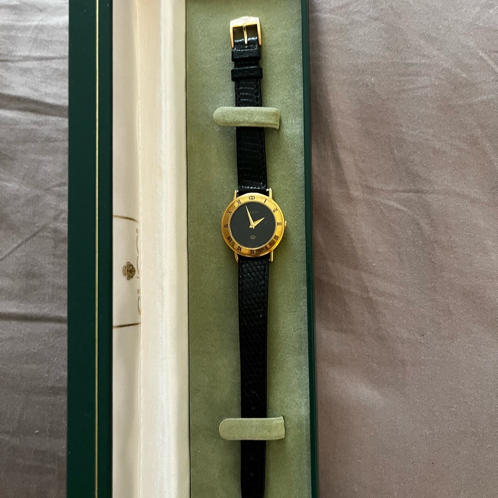 Gucci Vintage 3000.7L Black & Gold Women’s Watch